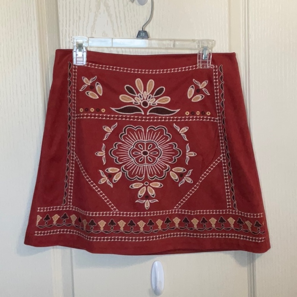 Embroidered mini skirt size Large